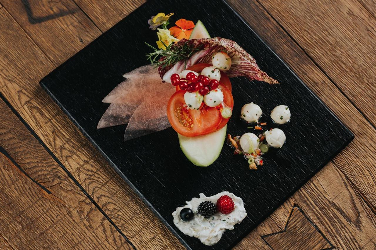 Ortner'S Resort Bad Füssing Esterno foto A plate of cured and smoked reindeer