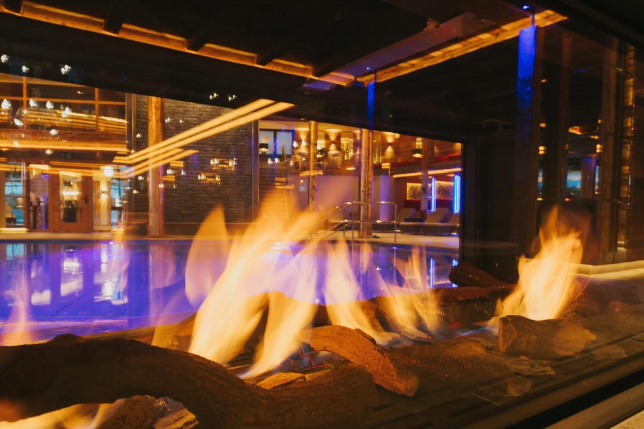 Ortner'S Resort Bad Füssing Esterno foto The fireplace at the lobby