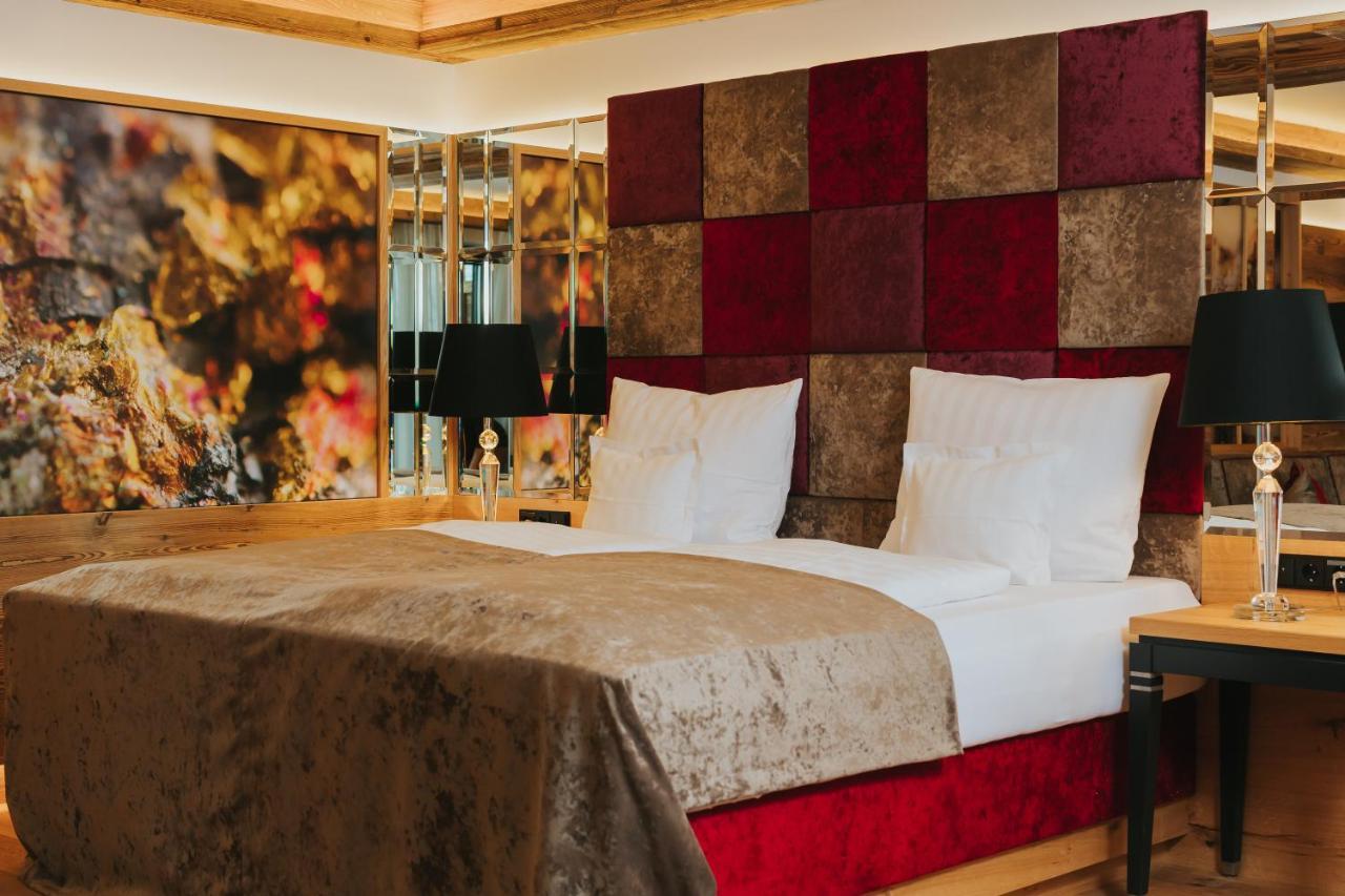 Ortner'S Resort Bad Füssing Esterno foto A bedroom at the Hotel de Crillon