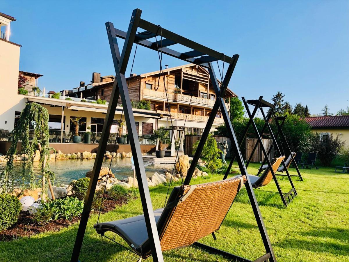 Ortner'S Resort Bad Füssing Esterno foto A swing