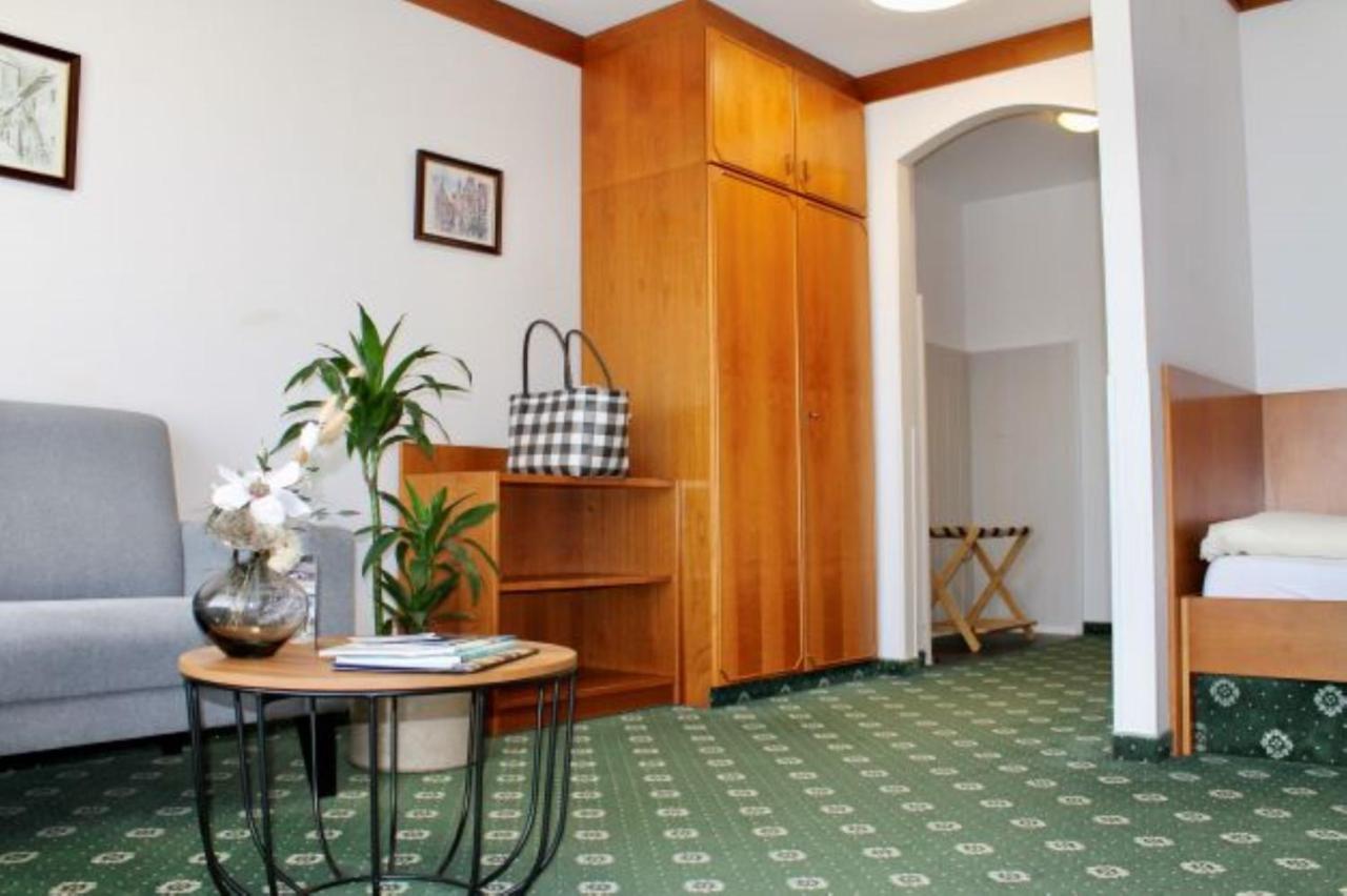 Ortner'S Resort Bad Füssing Esterno foto A typical hotel room