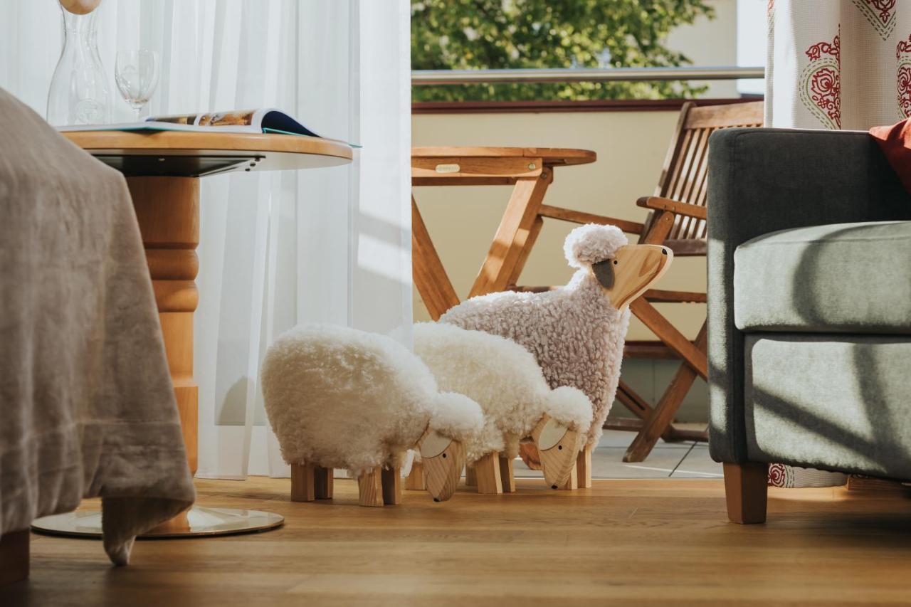Ortner'S Resort Bad Füssing Esterno foto The sheep family