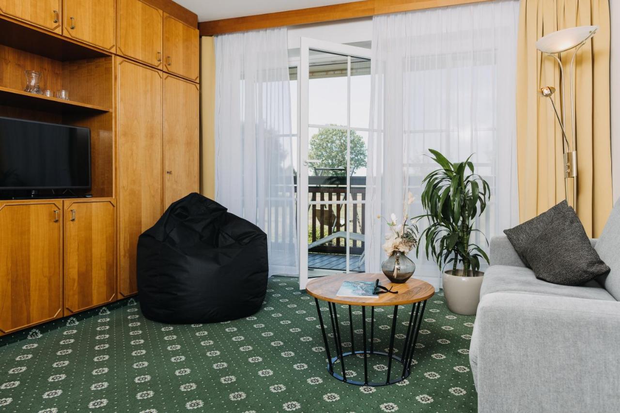 Ortner'S Resort Bad Füssing Esterno foto A room at the hotel