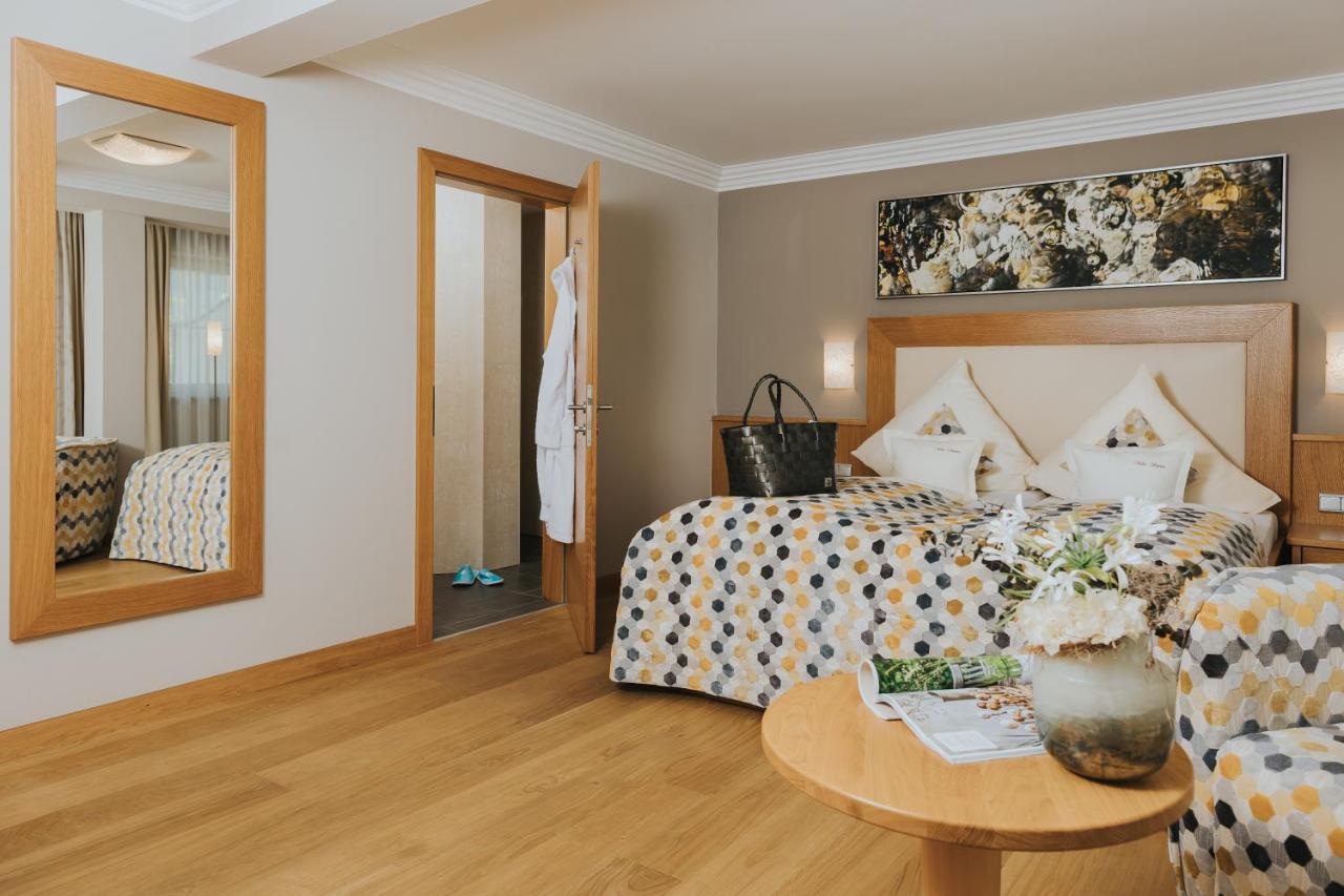 Ortner'S Resort Bad Füssing Esterno foto A room at the hotel